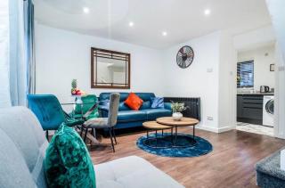 2Bed, Sleeps 5, 6MinsFromCity, Off Street Parking, Perfect For Contractors, Tourists, Business, Travel, Groups, Long & Short Stays Available, Great Rates Available At Peachy Stays - 7