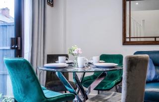 2Bed, Sleeps 5, 6MinsFromCity, Off Street Parking, Perfect For Contractors, Tourists, Business, Travel, Groups, Long & Short Stays Available, Great Rates Available At Peachy Stays - 4