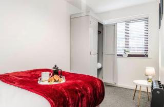 2Bed, Sleeps 5, 6MinsFromCity, Off Street Parking, Perfect For Contractors, Tourists, Business, Travel, Groups, Long & Short Stays Available, Great Rates Available At Peachy Stays - 1
