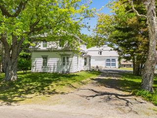 Pom Cottage - 3BR waterfront cottage near Acadia - 0