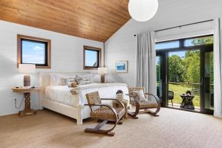 Sweet Caroline at Salt Farm - Waterfront king suite with ocean access, balcony, WiFi, and AC - 1