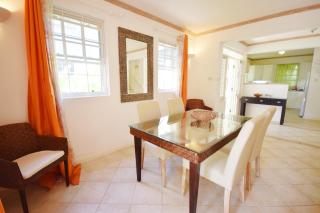 Large 2-bed townhouse with shared pool - 4