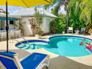 Tropical Oasis with Pool close to beach - Beachcomber - 0