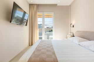 Lian Rooms 5 - Modern Double w Balcony - 6