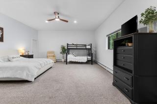 Pondview Apartment at Thunder Manor - 7