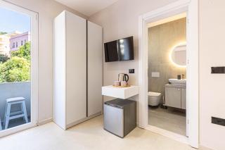 Lian Rooms 6 - Deluxe Triple w Balcony - 7