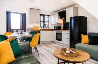 2 Bed House, Sleeps 5, 10 Mins From City, Parking, Garden, Perfect For Contractors, Tourists, Business, Travel, Short And Long Stays Welcome, Great Rates Available At Peachy Stays - 9