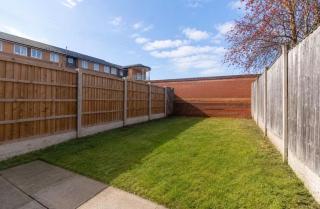 2 Bed House, Sleeps 5, 10 Mins From City, Parking, Garden, Perfect For Contractors, Tourists, Business, Travel, Short And Long Stays Welcome, Great Rates Available At Peachy Stays - 4