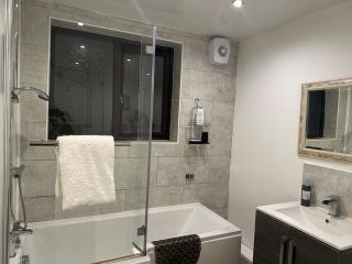 3-BedHome FreeWi-Fi Private parking NearCityCentre - 4