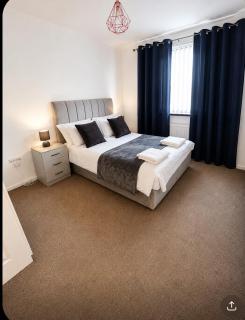 3-BedHome FreeWi-Fi Private parking NearCityCentre - 2