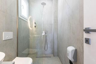 Lian Rooms 8 - Double Suite w Balcony - 3