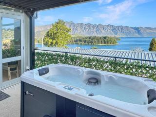Chic Central Queenstown Retreat- Newly Renovated - 9