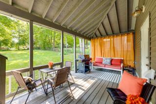 Convenient, Cozy Home: Porches, Fire Pit, Office - 8