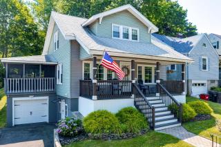 Convenient, Cozy Home: Porches, Fire Pit, Office - 0