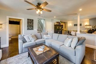 Convenient, Cozy Home: Porches, Fire Pit, Office - 4