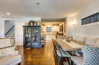 Convenient, Cozy Home: Porches, Fire Pit, Office - 2
