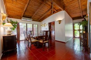 Charming original 2-bedroom villa within walking distance of the beach - 1