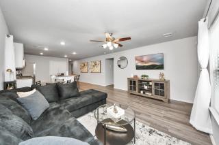 New Modern Comfort, 4 bed, 2 bath - 0