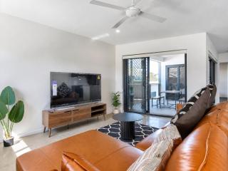 3BR Top Floor Apartment with Parking, EV friendly & Views Brisbane South - 7