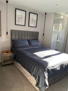 Robins Nest Luxury Bungalow - 7