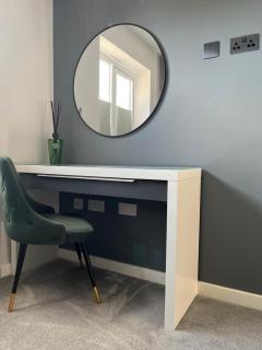 Robins Nest Luxury Bungalow - 6