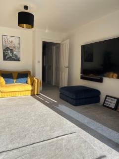 Robins Nest Luxury Bungalow - 1