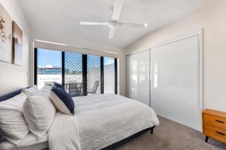 3BR Top Floor Apartment with Parking, EV friendly & Views Brisbane South - 1