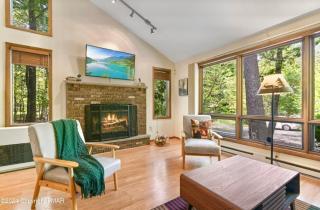 Pocono Cottage with Golf Course Hot Tub, Fire Pit Near Kalahari - 1