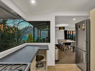 Elevated Frankton Chalet with Lake Views - 6