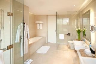 Crowne Plaza Shanghai Anting-20 Minutes drive to National Exhibition and Convention Center & 15 Minutes drive to F1 - 1
