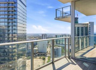 Downtown Luxury Condo Panoramic City Views - 5