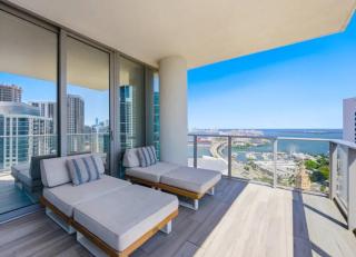 Downtown Luxury Condo Panoramic City Views - 8