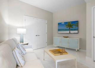 Downtown Luxury Condo Panoramic City Views - 7