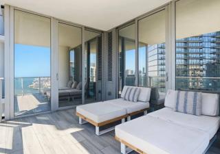 Downtown Luxury Condo Panoramic City Views - 6