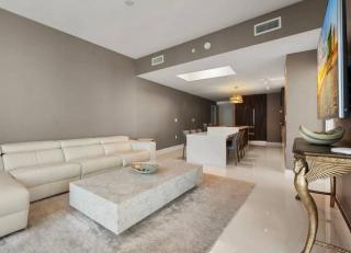 Downtown Luxury Condo Panoramic City Views - 3