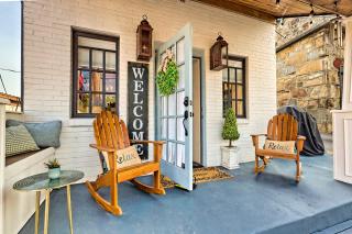 1940's Historic Bungalow with King Bed and Pet Friendly - 0