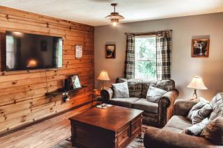 Romantic Cabin Hot Tub King Bed Private Forest - Rockbridge - 7