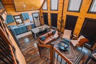 Private Cabin w King Bed and Private Hot Tub - 9