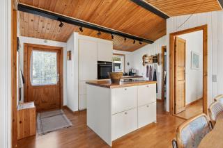 Cozy Holiday Home Near The Beach - 4