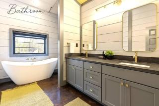 4BR Retreat | Hot Tub | Fire Pit | Fishing Pond - 2