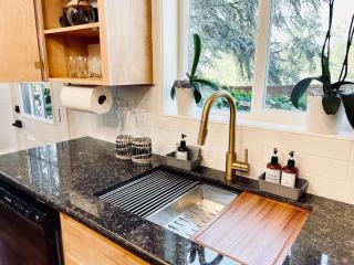 Zen Haus Garden Retreat, prime location, Luxe amenities - 1