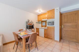 Apt Les Capucins Quiet Chamonix Base w/ Private Garden - Happy Rentals - 4