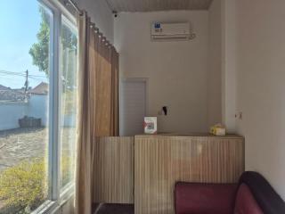 Hotel O near Mitra Plumbon Hospital formerly Guesthouse Pondok JK - 9