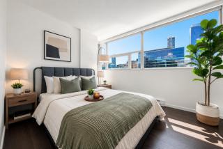 Premium 2BR Apartment Central Vancouver Stay - 3