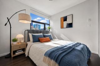 Premium 2BR Apartment Central Vancouver Stay - 4