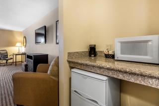 Comfort Inn & Suites near Bethel College - Newton - 4