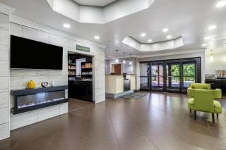 La Quinta Inn & Suites by Wyndham Louisville East - 6