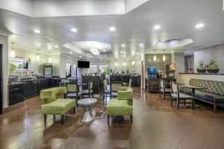 La Quinta Inn & Suites by Wyndham Louisville East - 1
