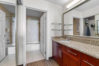 MainStay Suites Appleton Airport - Fox River Mall Area - 2