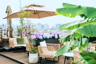 Guilin 5-star Purejoy Hotel - Elephant Hill -Two Rivers & Four Lakes Branch - Free Airport Pick-up for 2 Nights Only - Rooftop Bar - 2